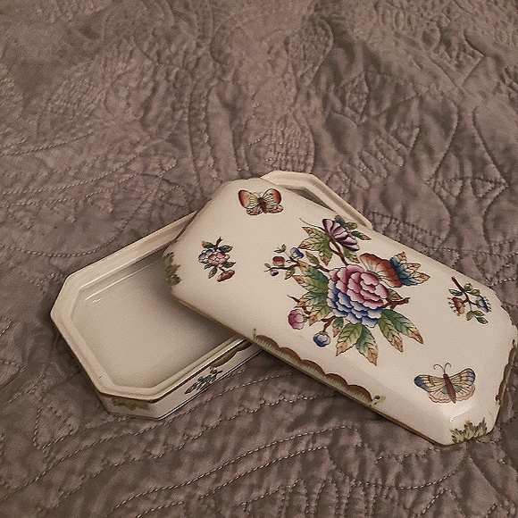 Herand Hungary Hand Painted Porcelain Trinket Box
